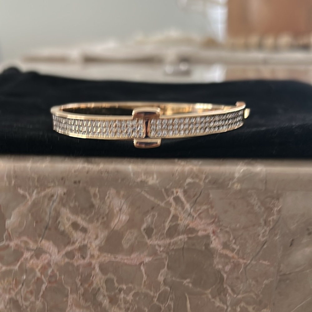 Brand new never worn costume jewelry bracelet - Picture 6 of 6